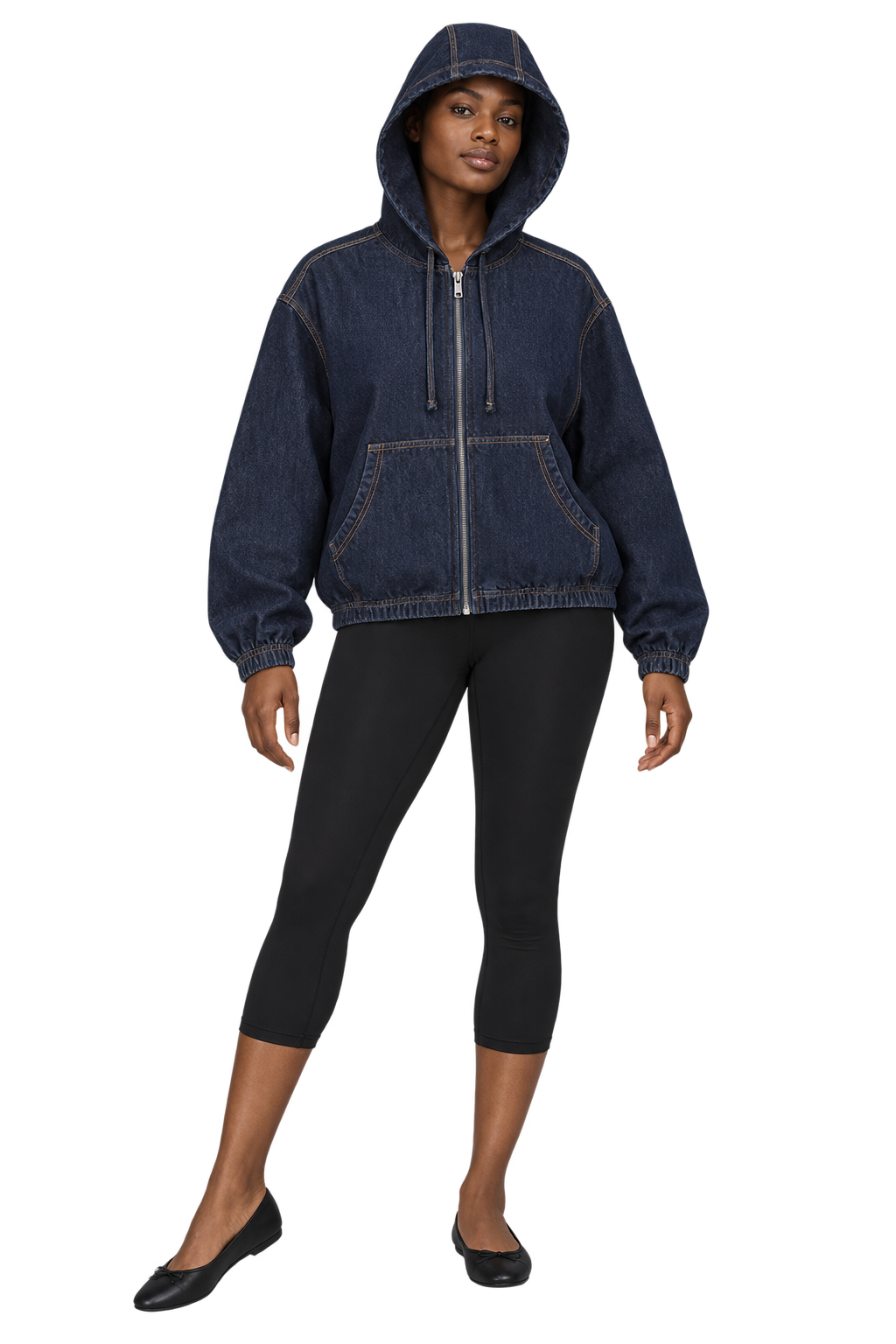 Tenue composée de Outcrop — Veste en denim à capuche / Blue Hour et Midline — Legging capri taille haute / Core